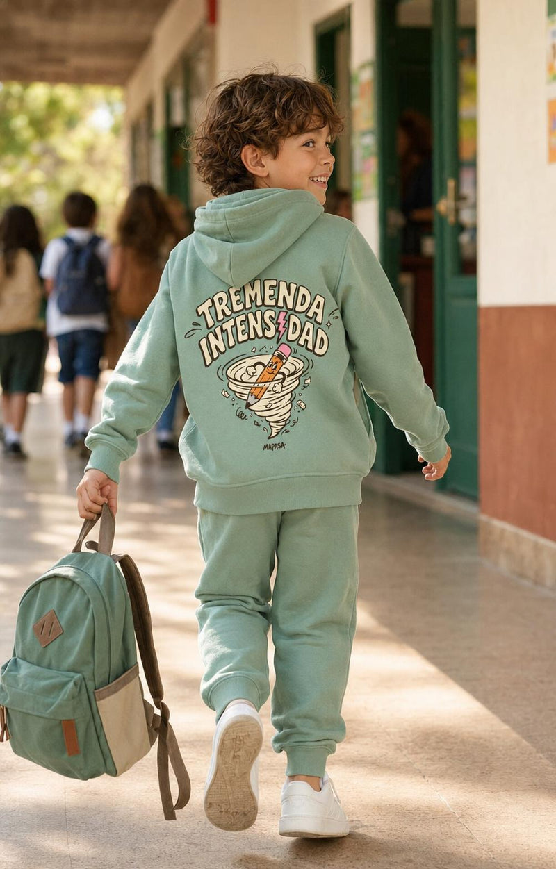 tremenda-intensidad|verde|modelo|nino-mochila-pasillo